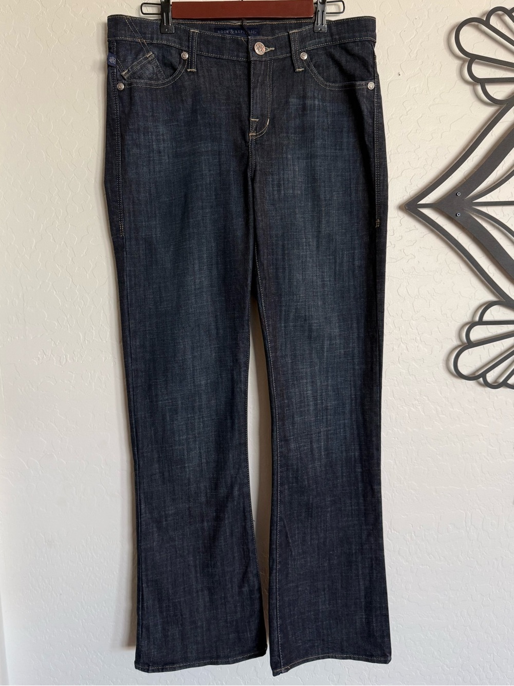 ROCK & REPUBLIC Kasandra Bootcut Jeans Size 14 M Dark Wash Rhinestone R EUC